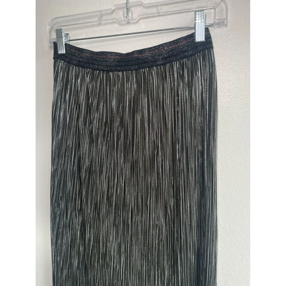 NWOT Skies Are Blue Metallic Pleated Midi Skirt Silver Gray Shimmer Pull On - XS